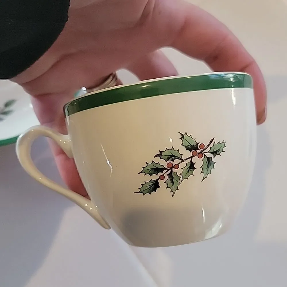 Vintage Spode Christmas tea/saucer 7oz. Set of 4